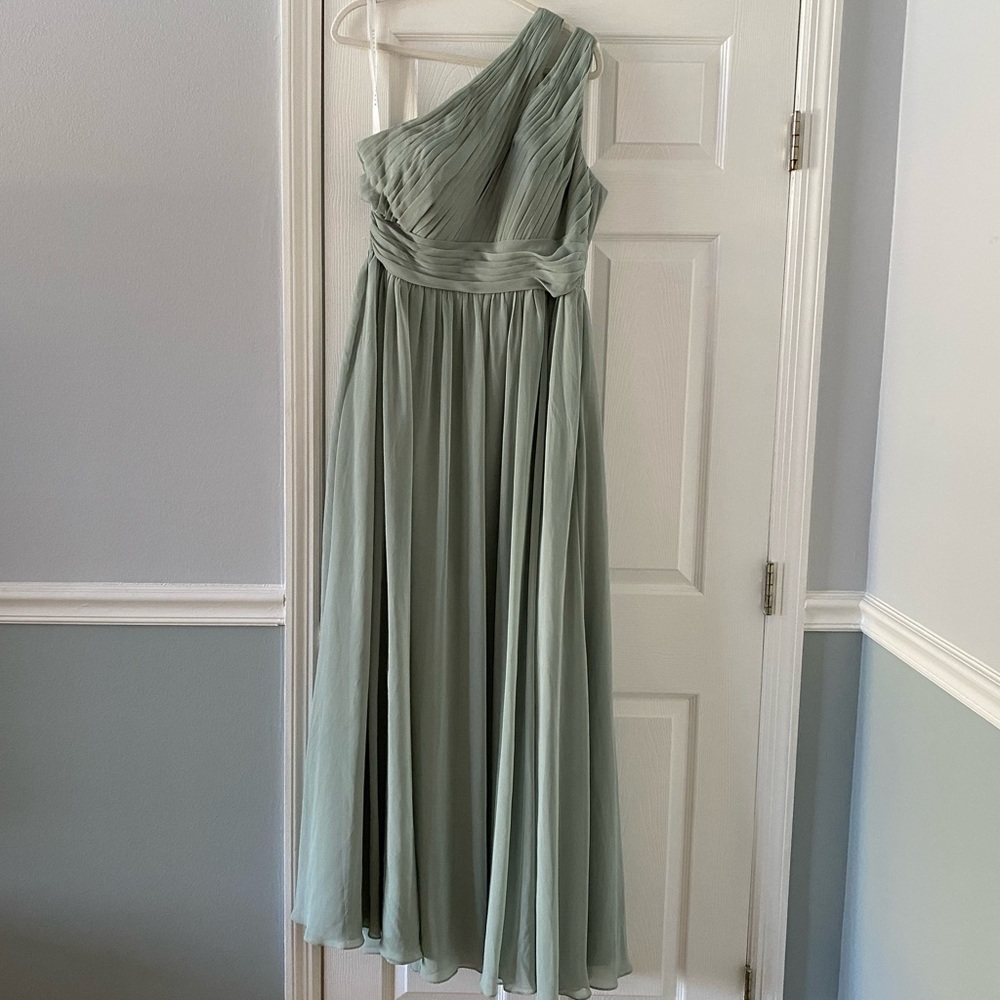 NEW WITH TAGS Azazie Molly dress in Agave size 14!